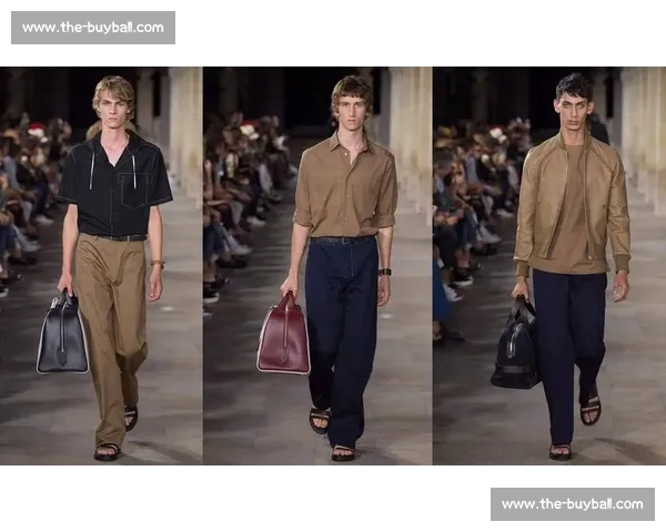 巴洛特利巴黎时装周跨界首秀 34 岁足坛传奇开启时尚新征程